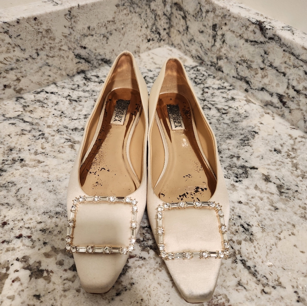 Badgley Mischka Womens Cream Satin Jeweled Wedding Party Flats Size 8.5m